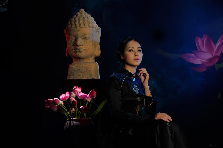 Bộ[-]ảnh[-]Đinh[-]Y[-]Nhung[-]huyền[-]bí[-]trước[-]cõi[-]thiền